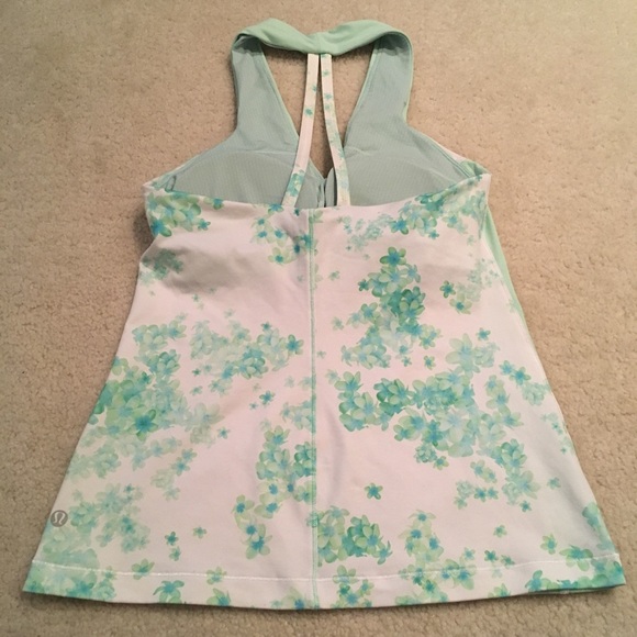 RARE Lululemon Open Soul Tank in Frangipani Green - Picture 4 of 5